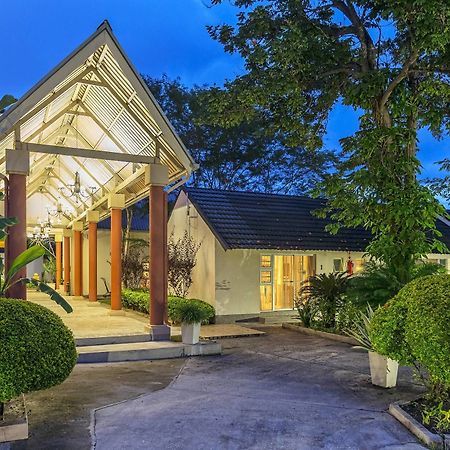 Protea Hotel By Marriott Zambezi River Lodge Катима-Мулило Экстерьер фото
