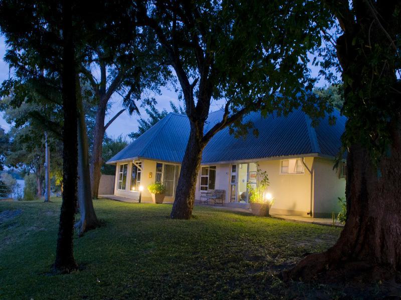 Protea Hotel By Marriott Zambezi River Lodge Катима-Мулило Экстерьер фото