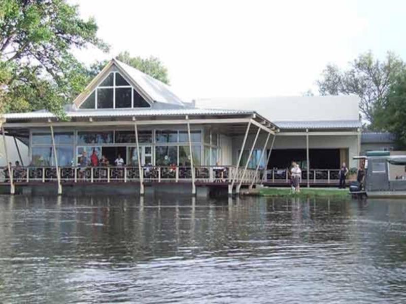 Protea Hotel By Marriott Zambezi River Lodge Катима-Мулило Экстерьер фото