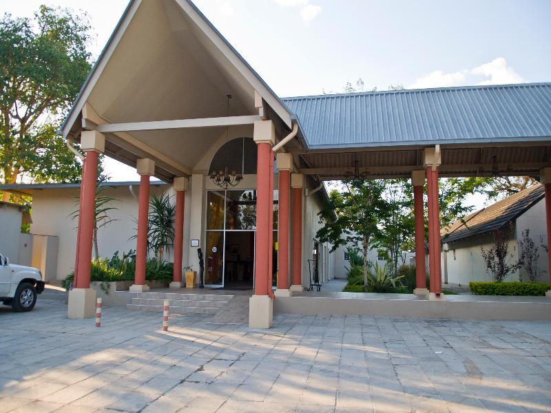 Protea Hotel By Marriott Zambezi River Lodge Катима-Мулило Экстерьер фото