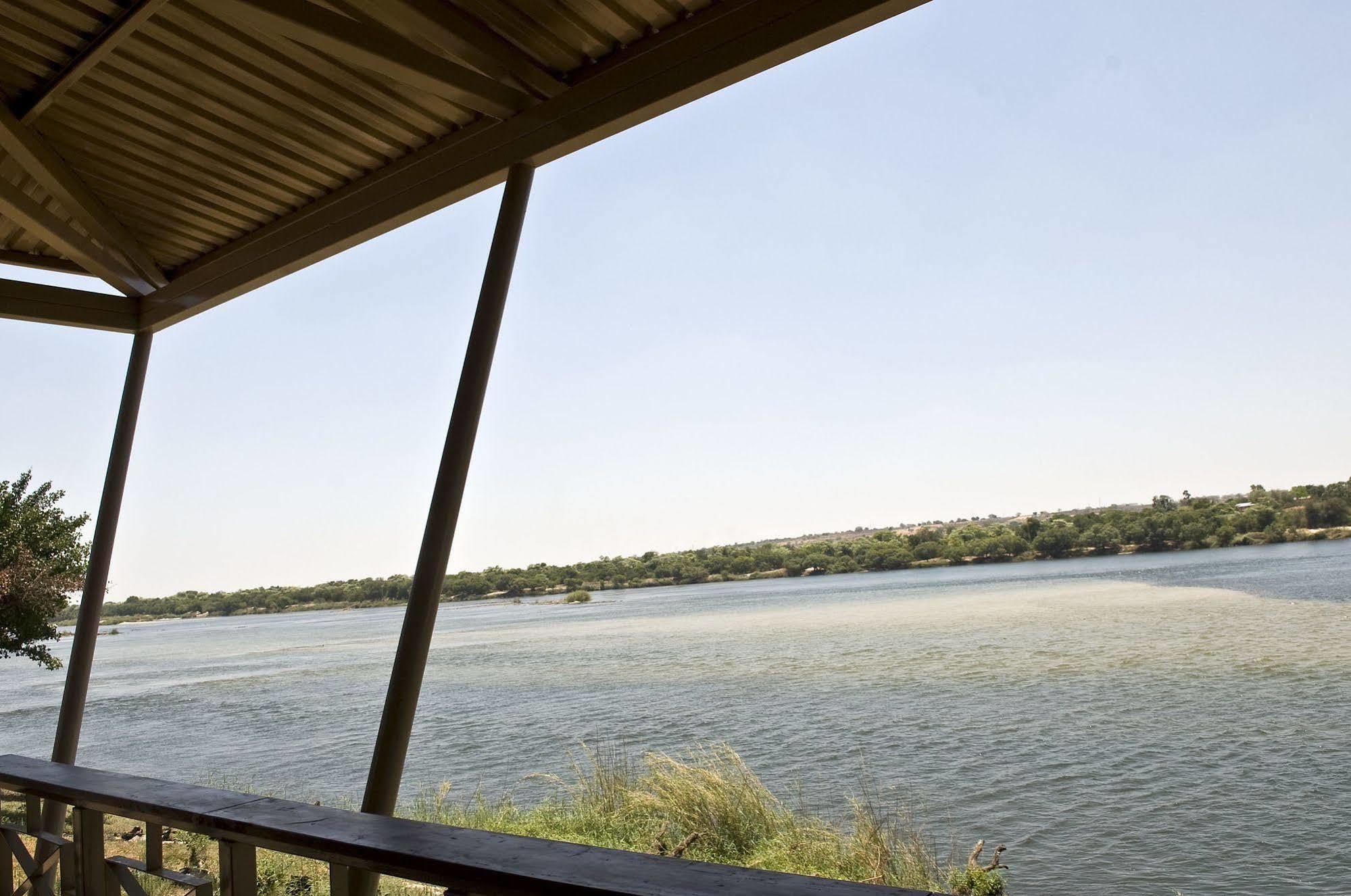 Protea Hotel By Marriott Zambezi River Lodge Катима-Мулило Экстерьер фото