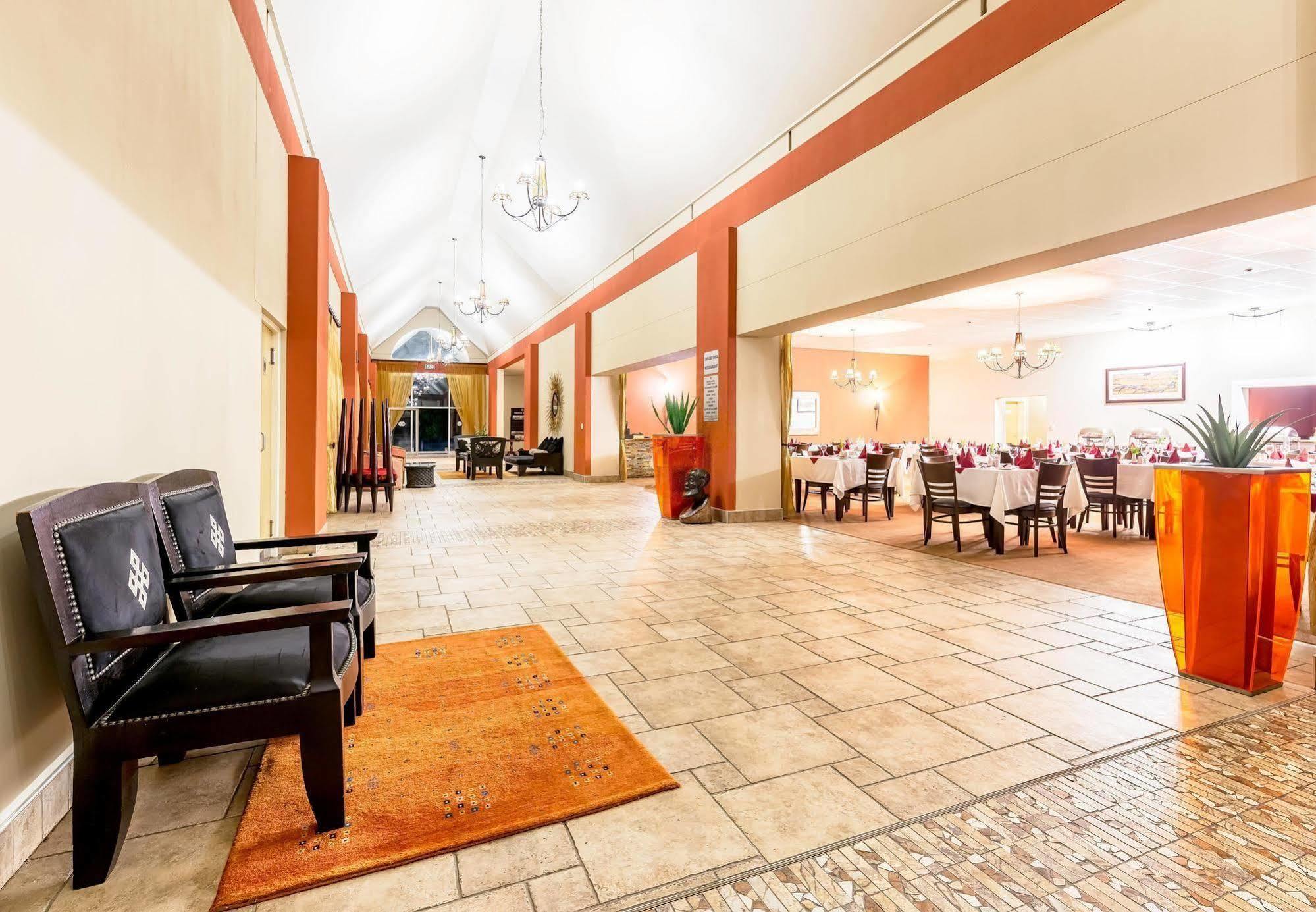 Protea Hotel By Marriott Zambezi River Lodge Катима-Мулило Экстерьер фото