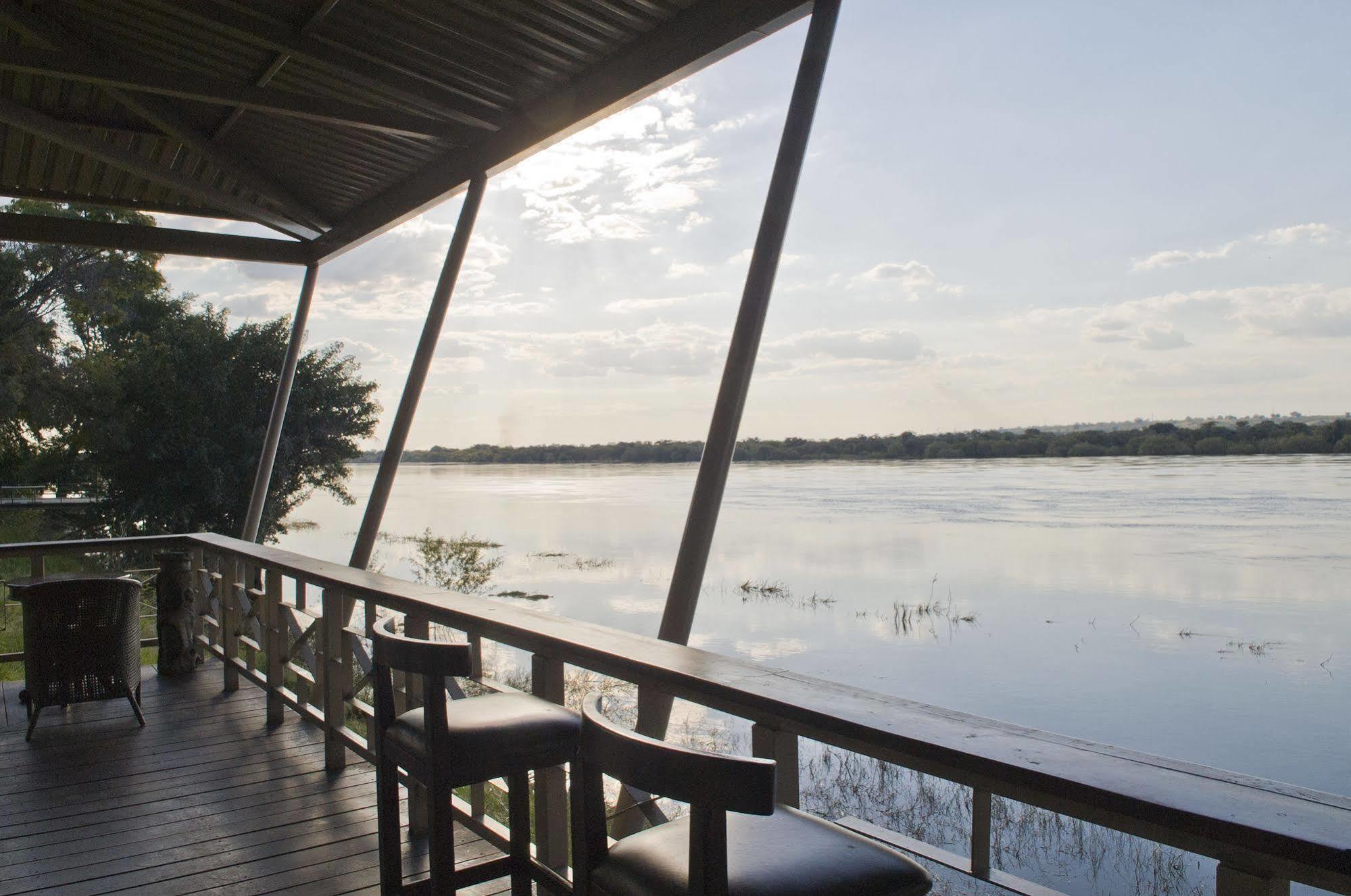 Protea Hotel By Marriott Zambezi River Lodge Катима-Мулило Экстерьер фото