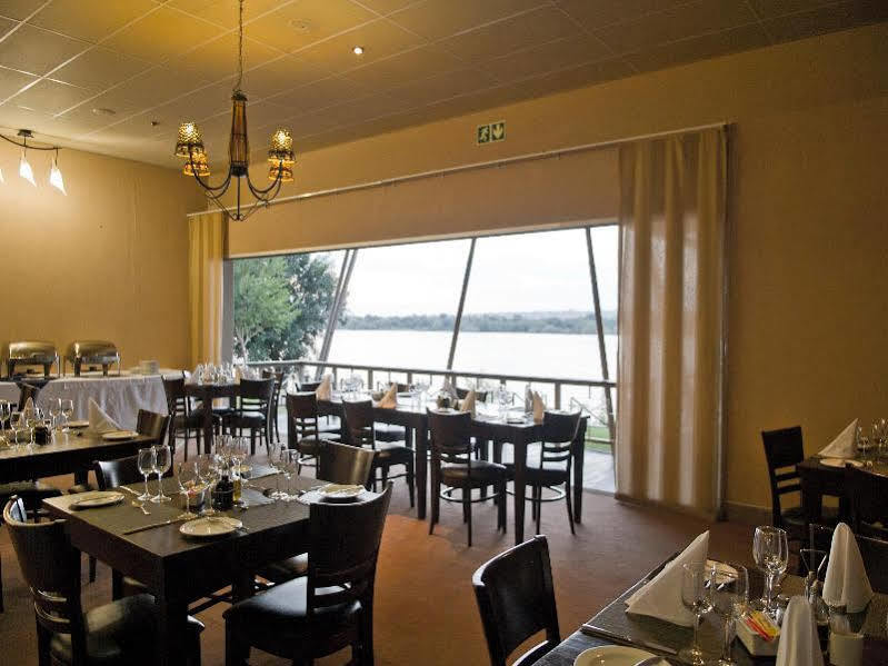 Protea Hotel By Marriott Zambezi River Lodge Катима-Мулило Экстерьер фото